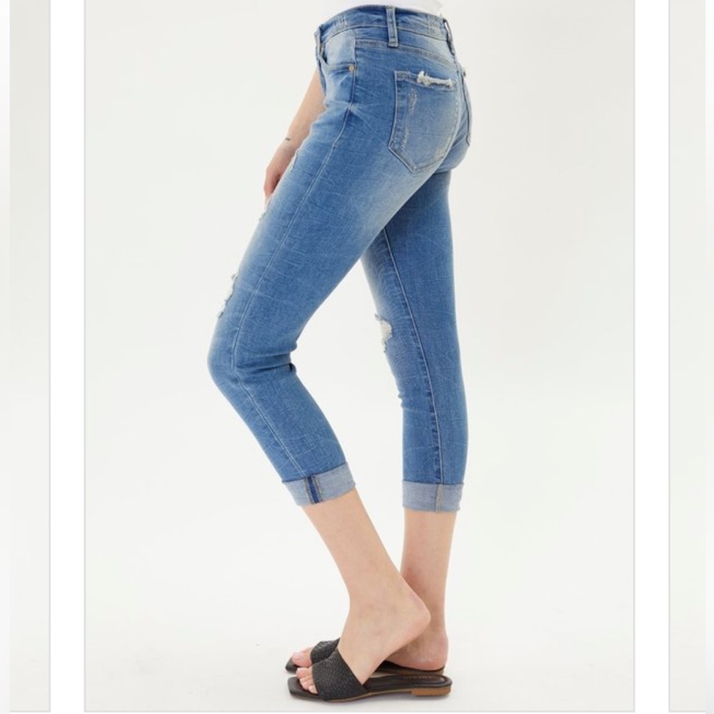 NWT Kancan Mid-Rise Distressed Cropped Skinny Capri - Picture 3 of 13